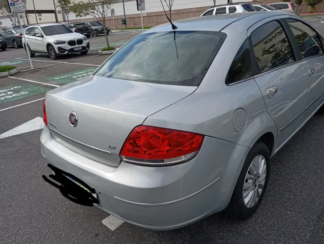 Fiat Linea LX 1.9/ 1.8 Flex 16V Dualogic 4P 2010