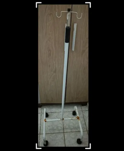 Suporte de Soro Inox com Altura Regulável. (Usado, funcionando normalmente)