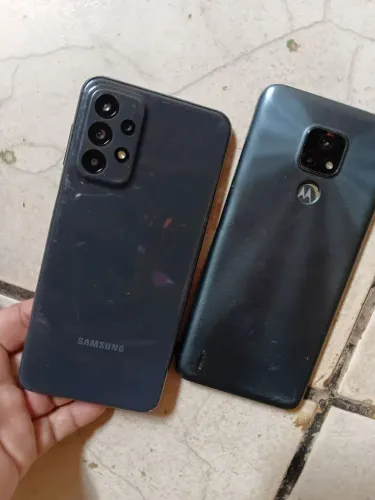 Vende se celular Motorola e a23 Motorola ta quebrado tela nao gunciona a23 so bateria desc