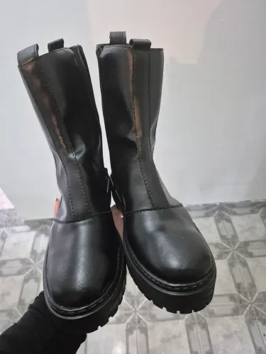 Bota couro com zíper Nº 39