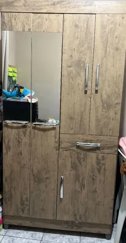 Guarda roupas de solteiro