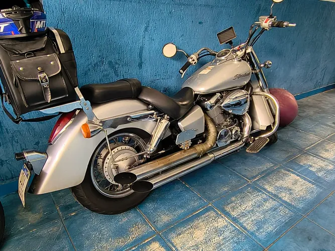 Shadow 750