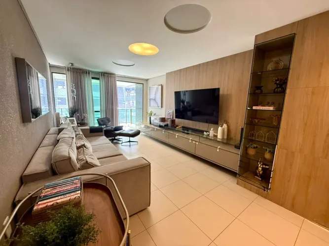 Jatiúca a poucos passos do mar: 133m², 3 suítes e ventilação privilegiada