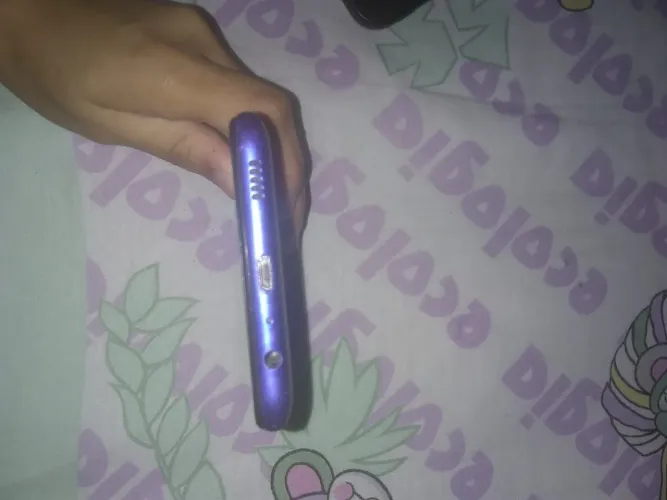 Vendo Celular por apenas 220 reias