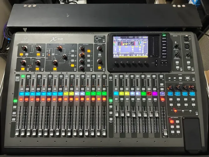 Mesa de som digital X32 Behringer