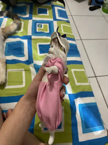 Boneca de porcelana (acompanha caixa)