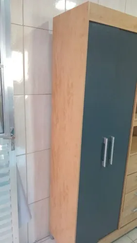 Guarda roupa de solteiro semi novo