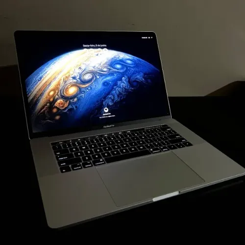 MacBook Pro 15" i7 TouchBar!