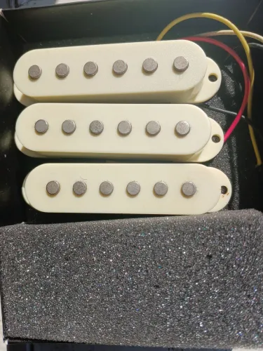 Trio de captadores retirados de tagima tg530