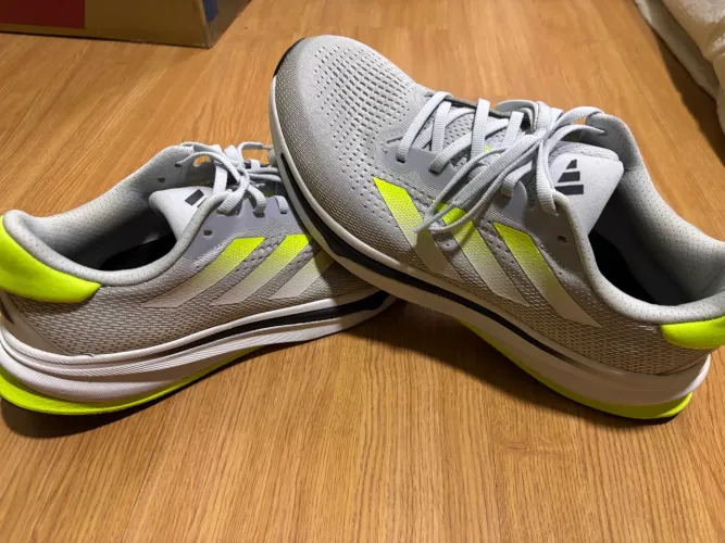 Tênis Adidas Rise 1