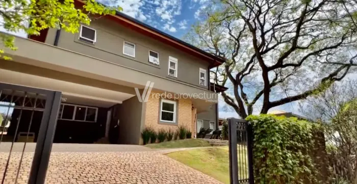 CASA REPAGINADA NO ALTO DAS PALMEIRAS 3 SUÍTES, PISCINA E MUITO VERDE.