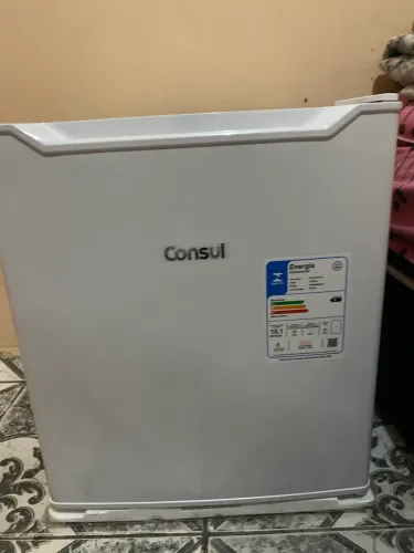 Vendo esse frigobar sem marcas de uso por está novo , tenho nota fiscal
