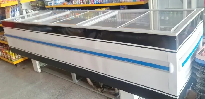 Vendo ilha de 3 metros super nova, com 220 voltagem