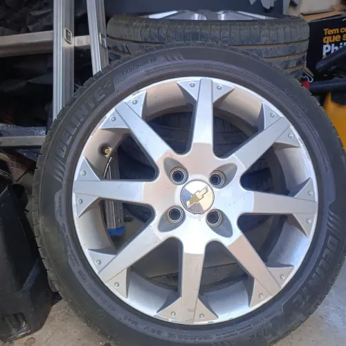 Rodas originais do astra SS com pneus novos 195/50 aro 16 marca delinte