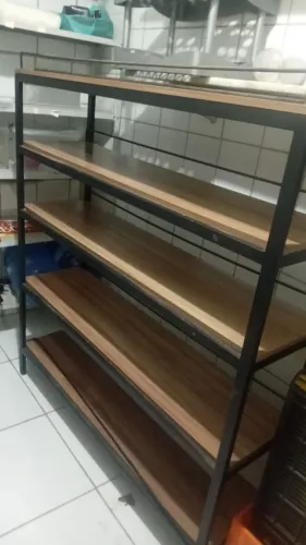 Móvel comercial MDF com metalon galvanizado tamanho: 1,30L x 1,51 alt x 35cm prof