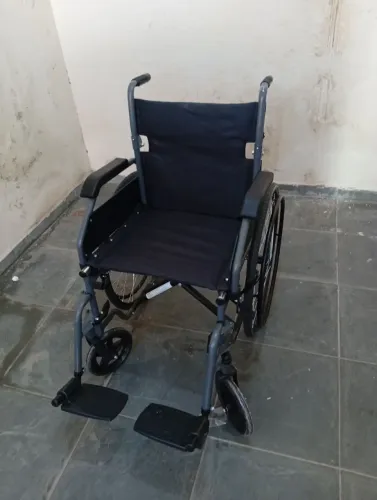 Cadeira de Rodas Nova