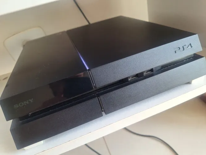 Playstation 4 Fat 500GB - Revisado + 5 Jogos Originais (Spider-Man, Batman e +)