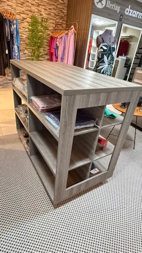 Móvel para loja ou closet