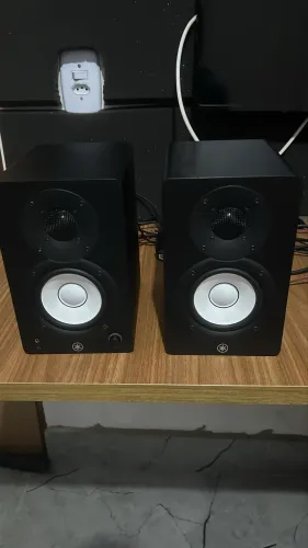 Monitor de áudio yamaha hs4 bivolt