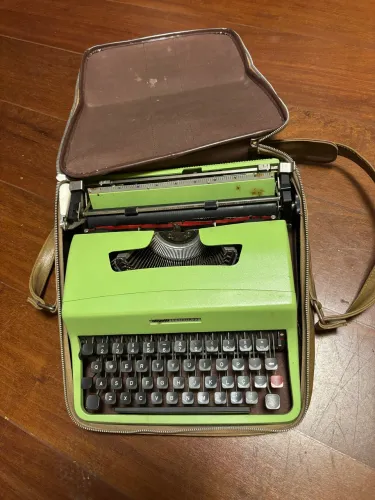 Máquina de escrever antiga