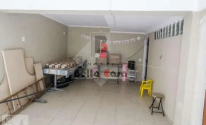 Locação - Sobrado com sacadas e salão Festas e ponto comercial anexo!