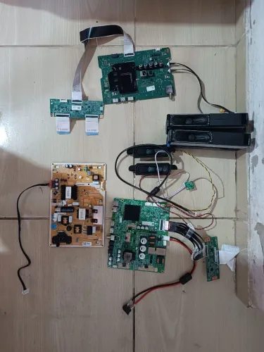Placa de televisão para retirada de peças