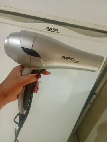 Secador de cabelo Taiff.