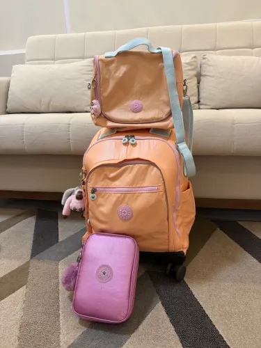 Kit escolar Kipling (mochila de rodinha, lancheira e estojo)