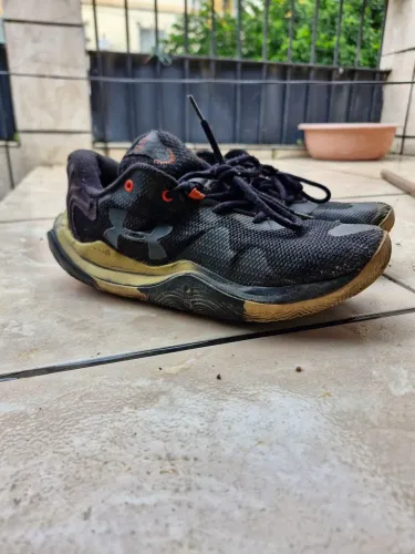 Basqueteira Under Armour Buzzer 