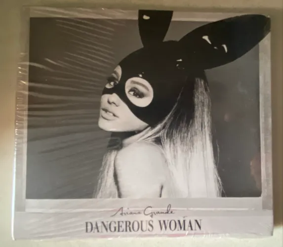 CD lacrado da Ariana Grande Dangerous Woman