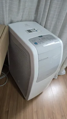 Ar condicionado portátil 10000BTUs Eletrolux