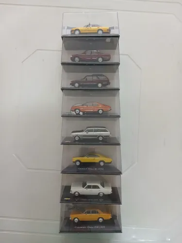 Miniaturas colecionáveis Opala e Caravan