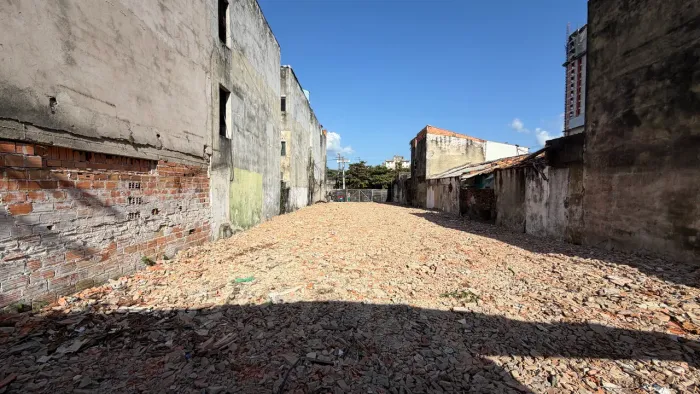 Alugo terreno que será galpão