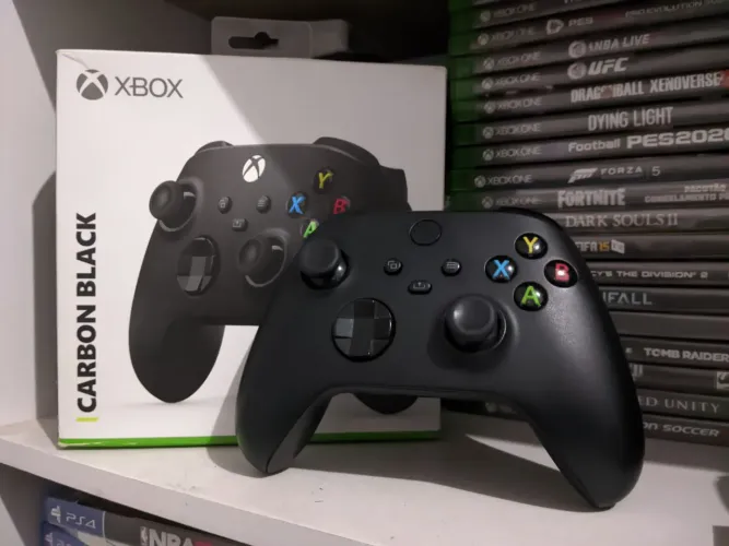 Controle Xbox Série SX Black na caixa