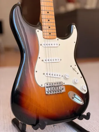 Guitarra Fender Strato Sunburst