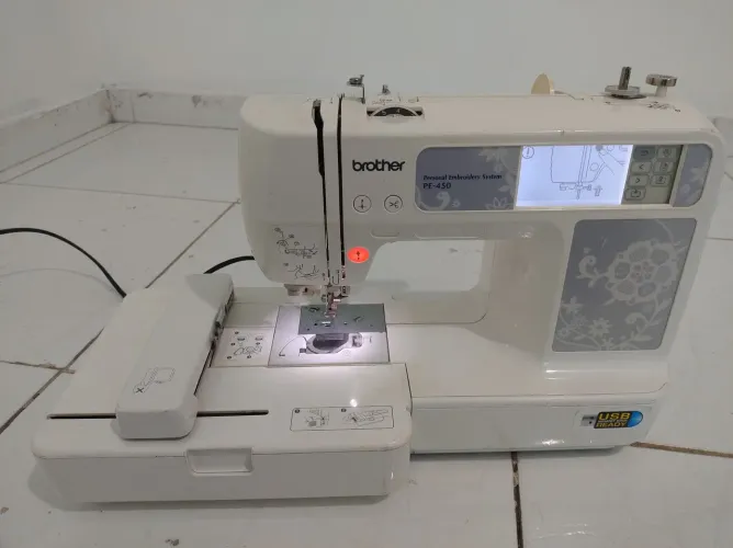 Máquina de Bordado Brother PE-450