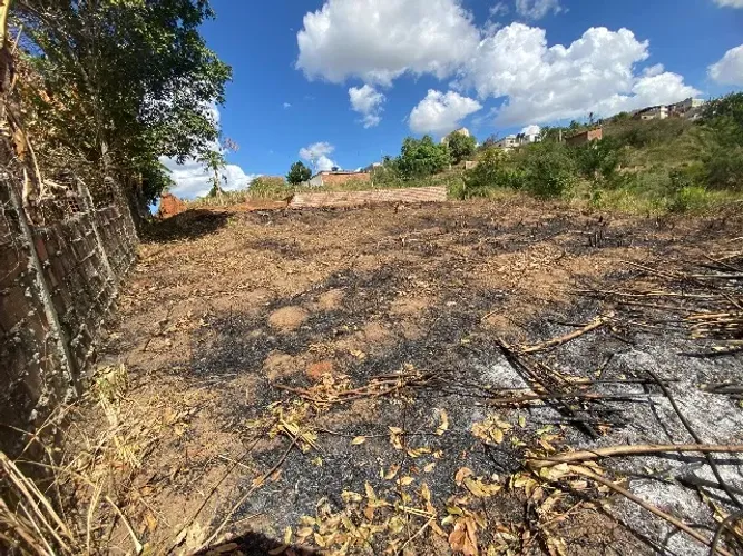VENDE-SE UM TERRENO EM MASSARANDUBA 