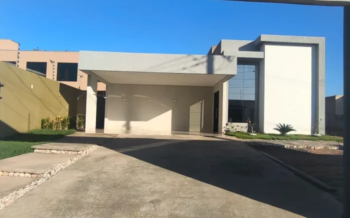 Vendo Casa construída a 2 anos no jardim universitário Cuiabá 