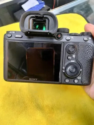 CÂMERA SONY A7iii USADA 128.000 CLICKS
