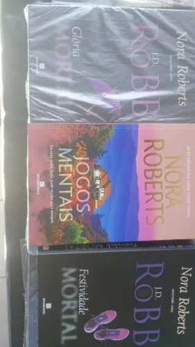 VARIOS LIVROS DA AUTORA NORA ROBERTS EM EXCELENTE ESTADO. PREÇO POR LIVRO R$ 25,00