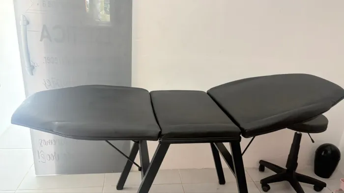 Maca de estética e cadeira mocho 
