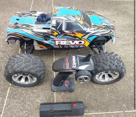 Traxxas Revo 3.3