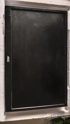 Monitor Aoc com suporte para parede