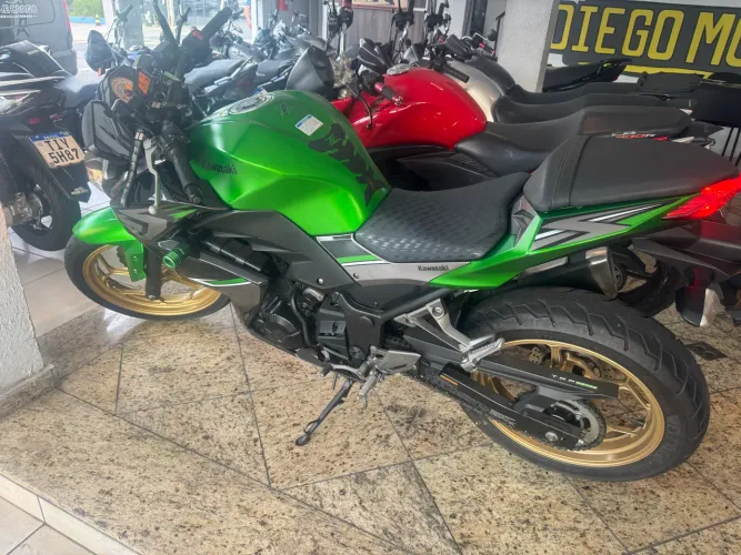 Moto kawasaki Z300 