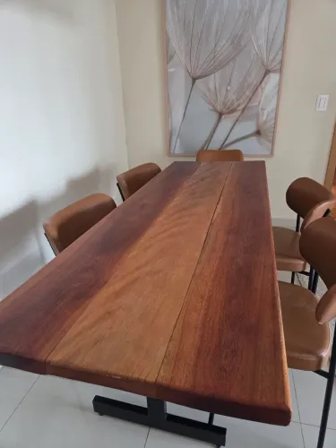 MESA DE MADEIRA MACIÇA