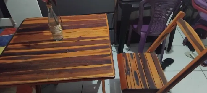 Mesa dobrável muitíssimo bem conservada