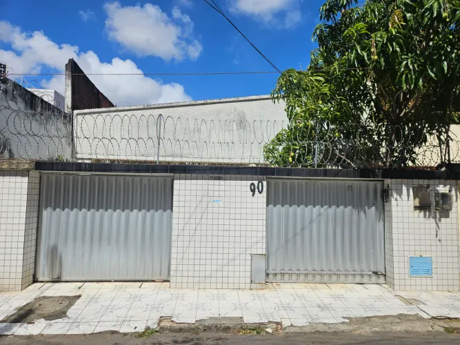 Casa Plana c/ ótima localização, 8,50x22 = 187m², nascente, 04 qts (01 suíte), varanda, sa