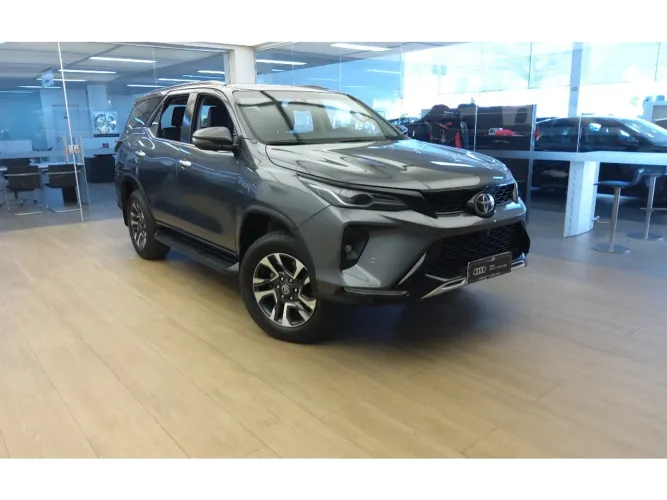Toyota Hilux SW4 SRX Plat. 4X4 2.8 TB Die. Aut. 2024