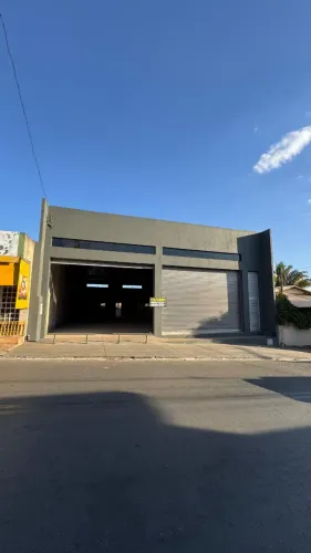 Galpão Amplo com Mezanino - 330m² | Excelente Localização em Luziânia - GO