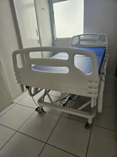 Cama hospitalar motorizada